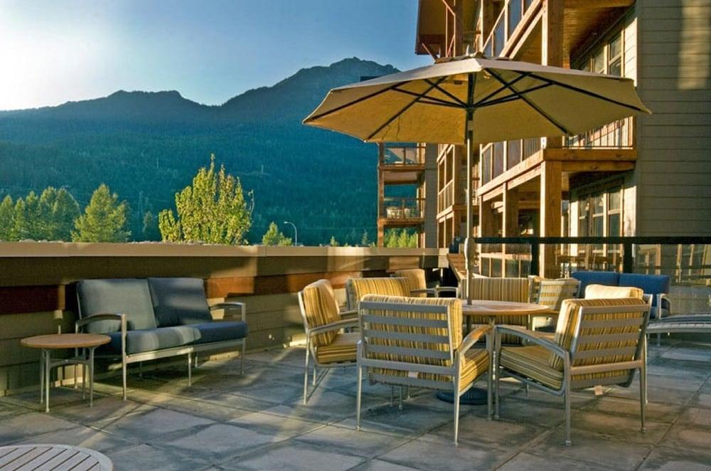 Evolution Whistler Aparthotel Exterior photo