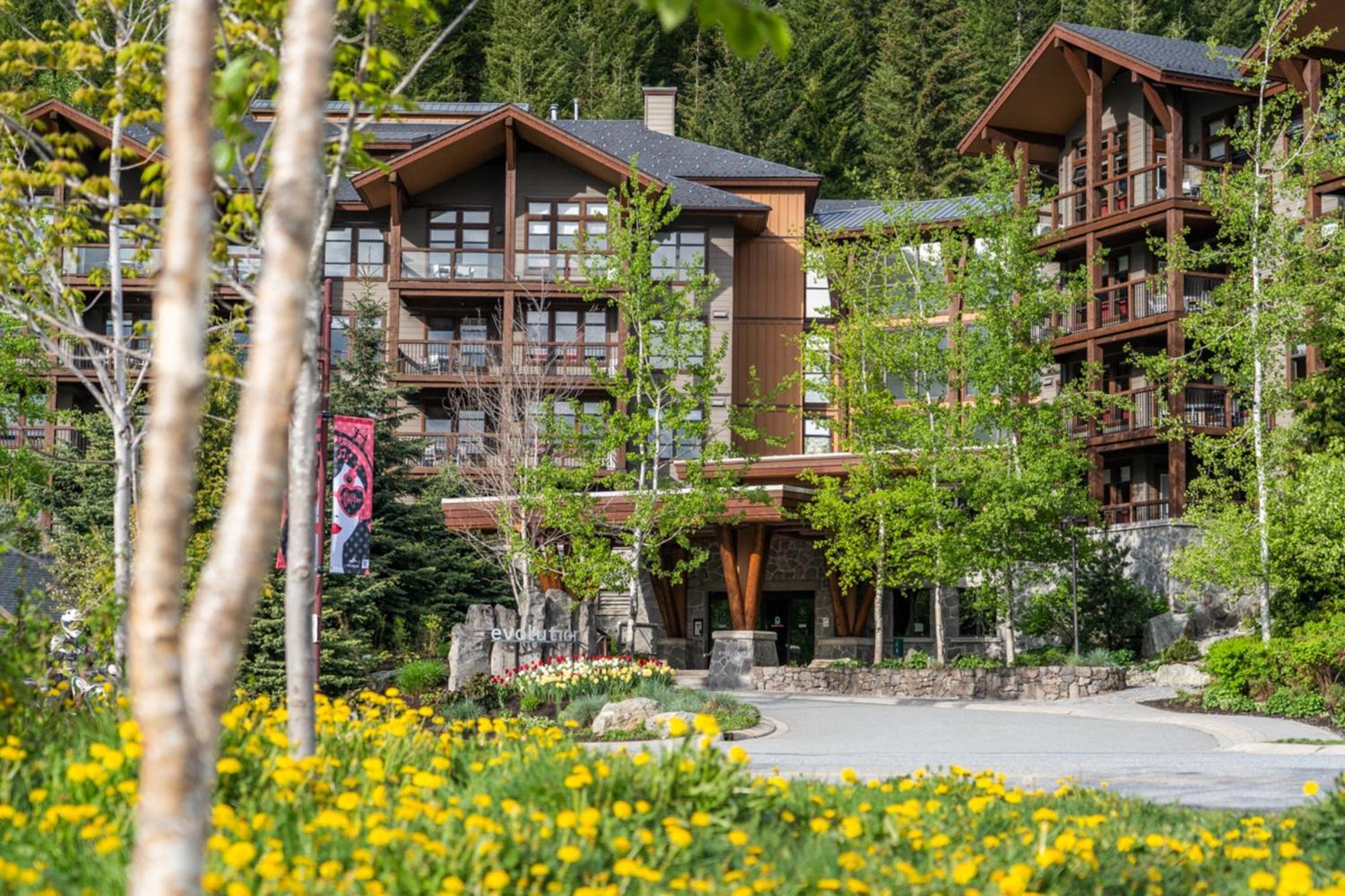 Evolution Whistler Aparthotel Exterior photo