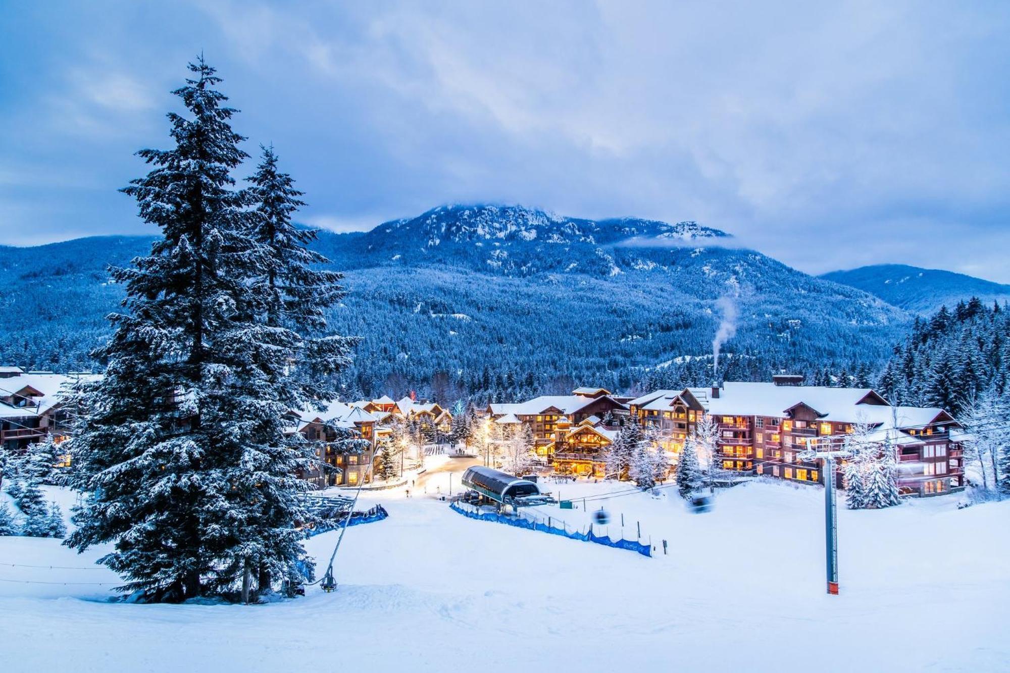Evolution Whistler Aparthotel Exterior photo